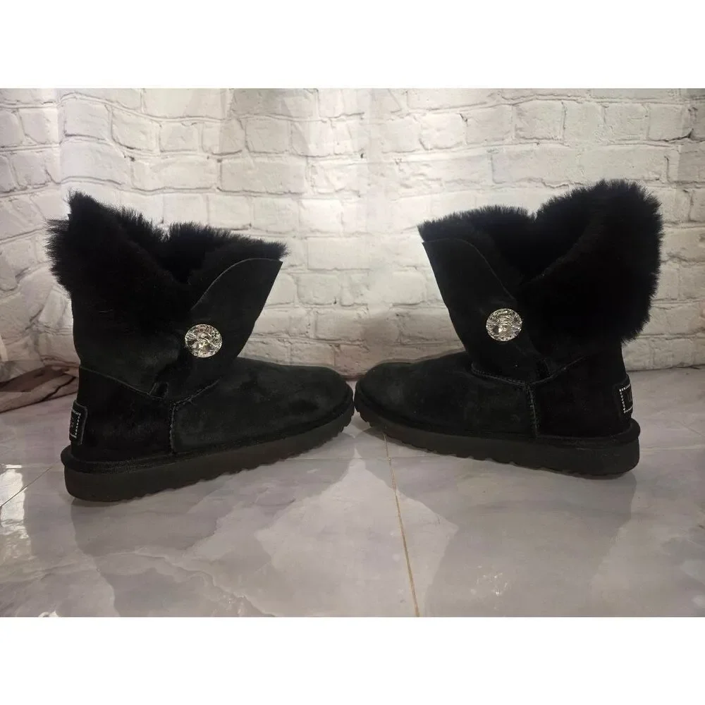 UGG bailey button